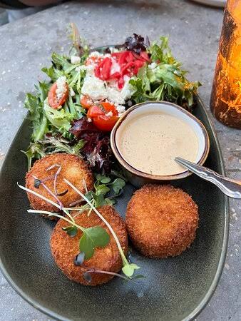 BLDG5 signature dishes Crab Cakes
Braised Short Ribs
Chicken Karaage